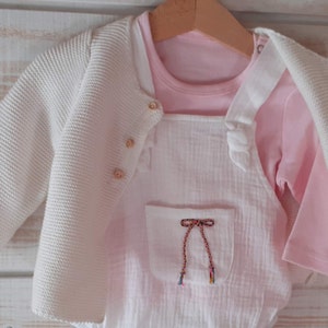 set-bambina-3-6mesi-cotone-biologico-4-pezzi-gilet-a-tricot-punto-muschio-pagliaccetto-t-shirt-collant-regalo-nascita-GOTS