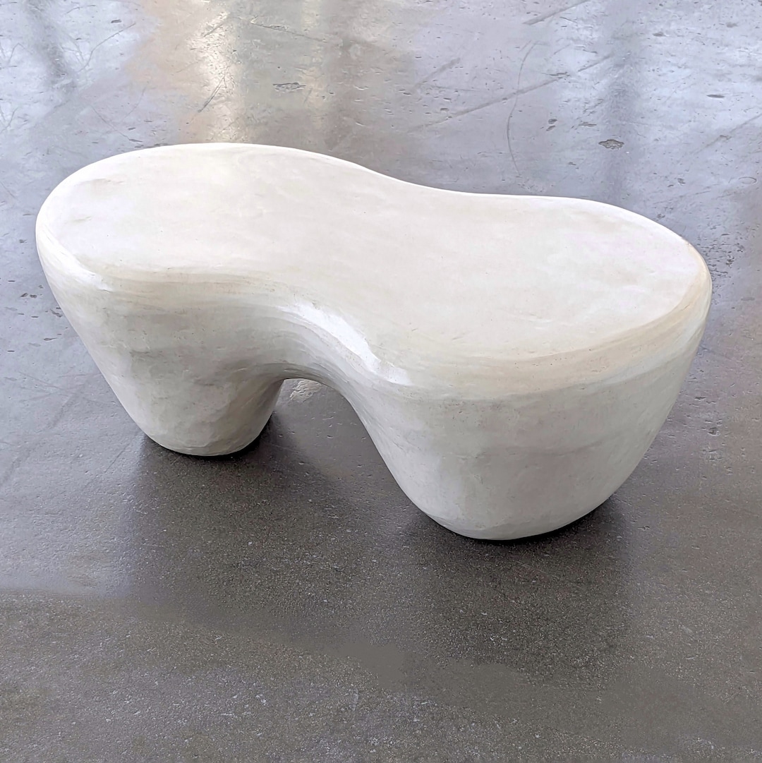 Sculptural Coffee table in Offwhite T...
