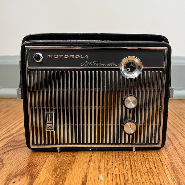 Vintage Motorola AM Transistor Radio, Model X48E. Restored! Working!