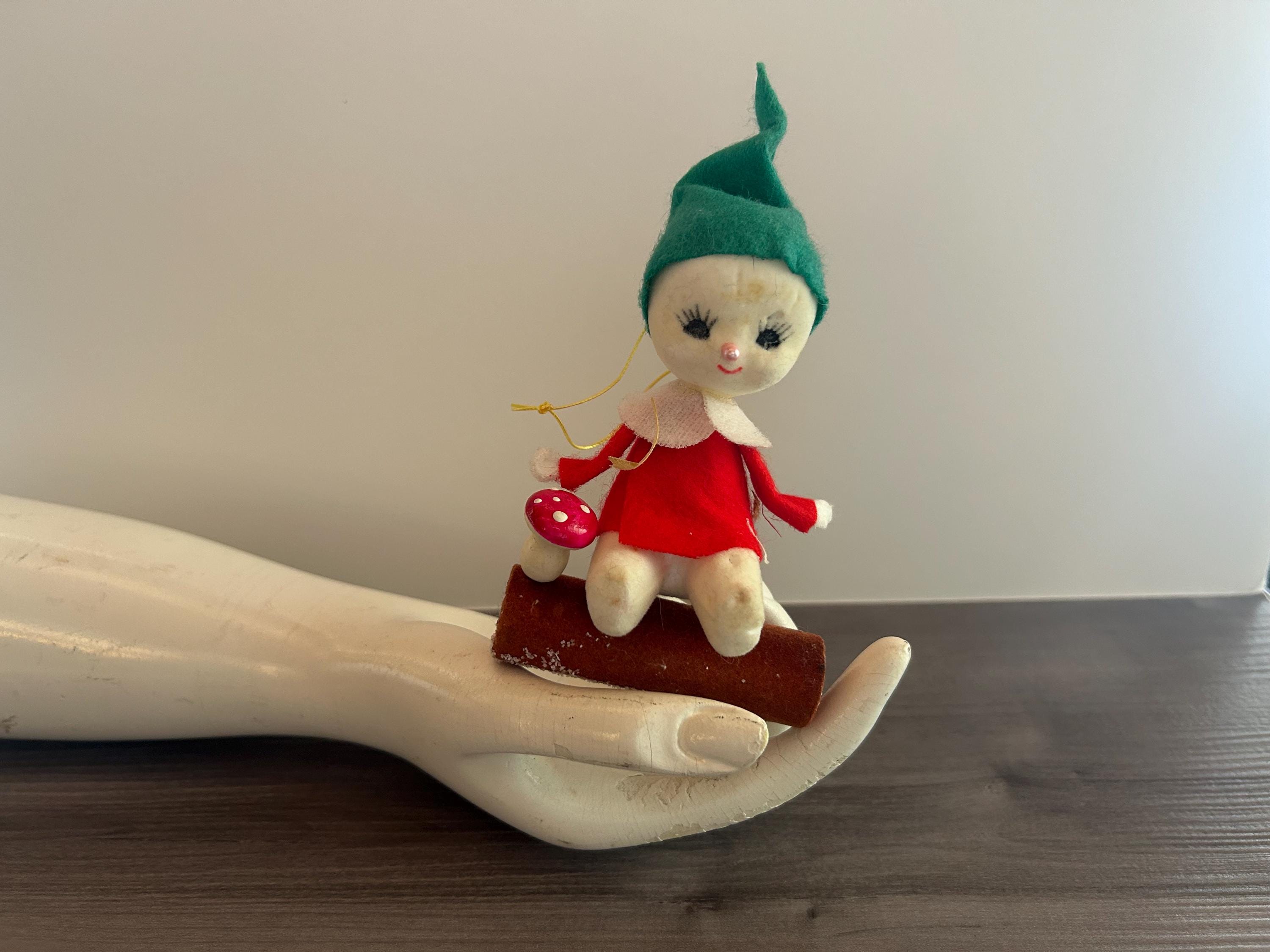 【スノウ さま】* vintage ornament ❀ 森の 赤いおうち スノウ さま】* vintage ornament ❀ 森の 赤いおうち