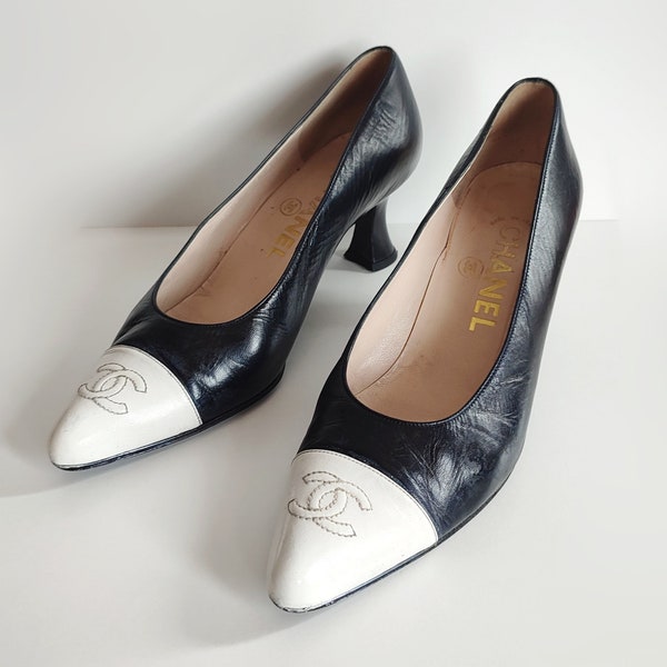 CHANEL Two Tone Authentic CC Logo Leather Pumps In Black/Navy-White 80s Vintage Luxury Designer Eu35-36 Chanel Heels Made In France