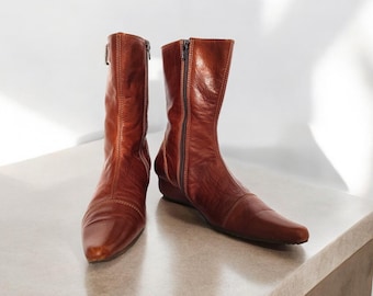 【関税＆送料込み】Tod'S Booties TOD'S Brown Leather Pointed Toe Ankle Boots Short Wedge Heel