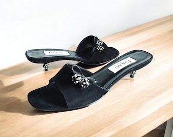 ISAAC MIZRAHI Black Leather Kitten Heel Mules With Stoned Bead Detail 90s 00s Y2k Vintage Designer Pumps/Sandals Made In Italy Eu38 B
