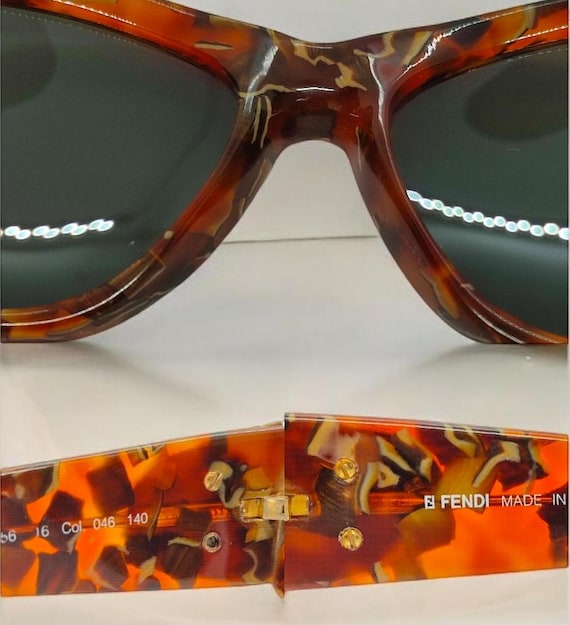 FENDI Vintage Amber Tortoise Sunglasses With Gold Logo, 90 display picture 3