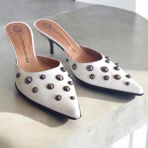 LES TROPEZIENNES Vintage White Leather Pointy Mules Made in Italy 90&#39;s 00&#39;s Y2k Pumps Eu37-Us6.5-Uk4