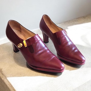 Vintage Burgundy Leather Pointy Chunky Heel Loafers Pumps With Gold Buckle Lola Lorca Designer Pumps Made In Italy 70s 80s 90s Shoes Eu36-37