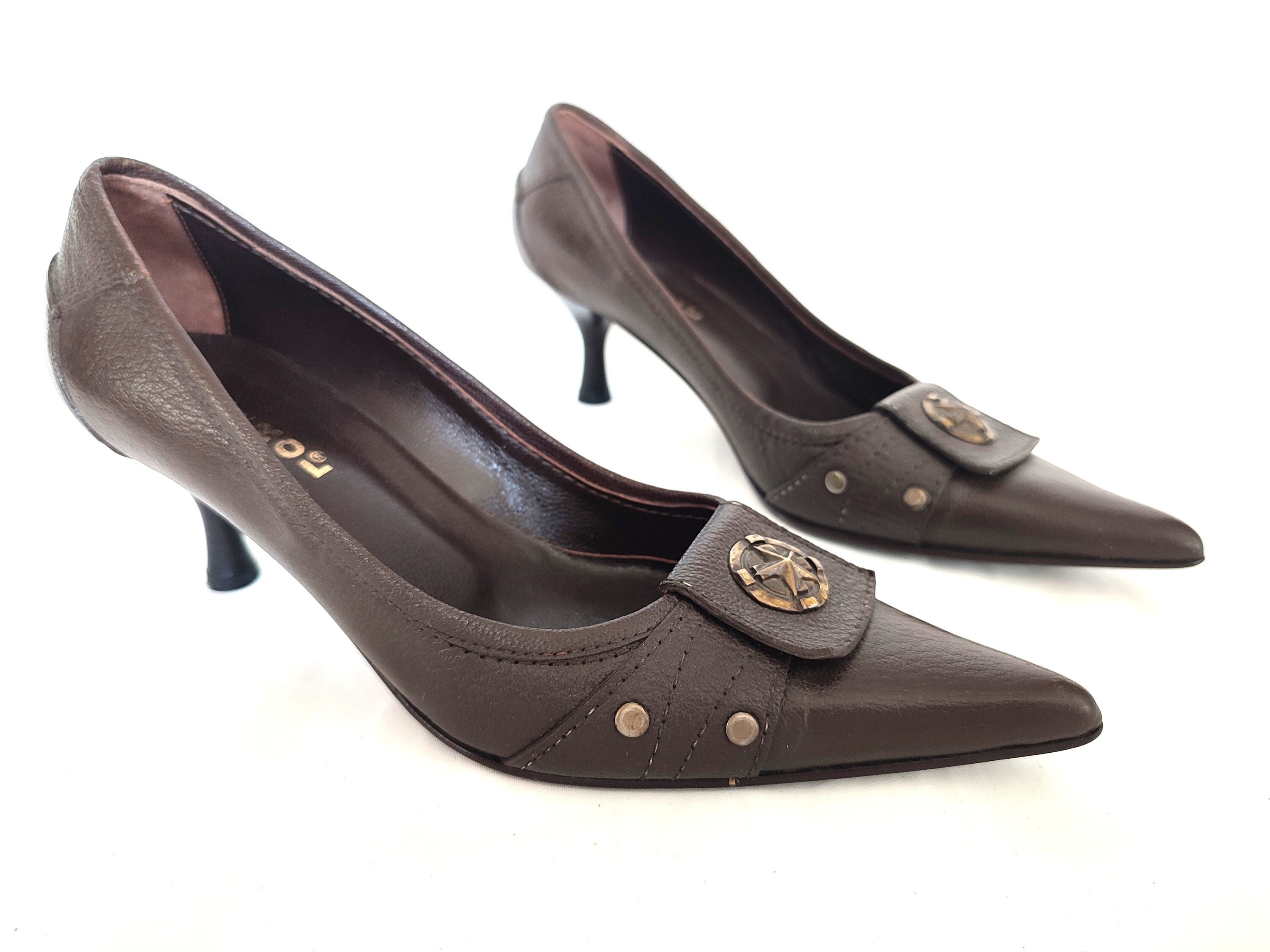 00's Y2k Brown Leather Kitten Heel Pumps, Pointed Toe Star Buckled Unused Vintage Made in Italy