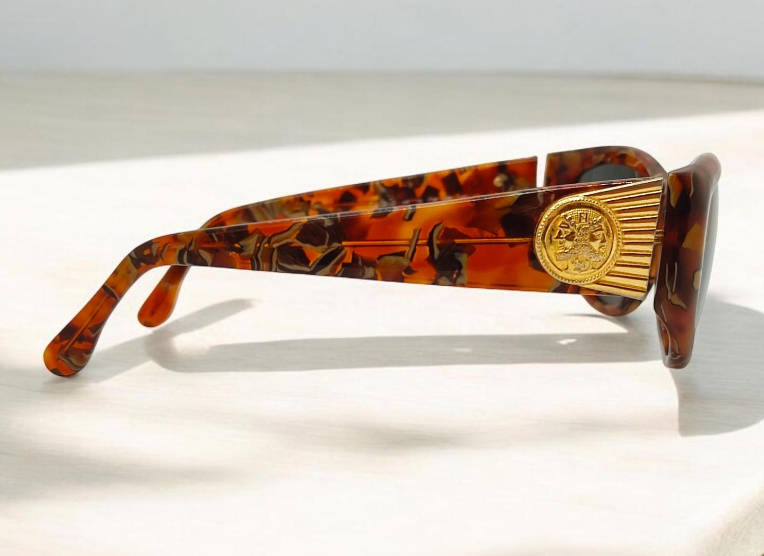 FENDI Vintage Amber Tortoise Sunglasses With Gold Logo, 90 display picture 3
