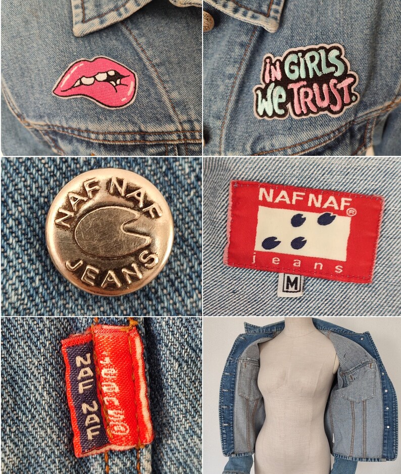 Pu&ograve; includere: Una giacca di jeans blu chiaro con un bottone in metallo dorato che dice "NAF NAF JEANS". La giacca ha una toppa rossa che dice "NAF NAF jeans" e una taglia "M". Ci sono due toppe sulla giacca, una con una bocca rosa e l'altra con il testo "in girls we trust".