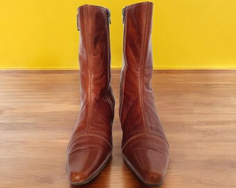 【関税＆送料込み】Tod'S Booties TOD'S Brown Leather Pointed Toe Ankle Boots Short Wedge Heel