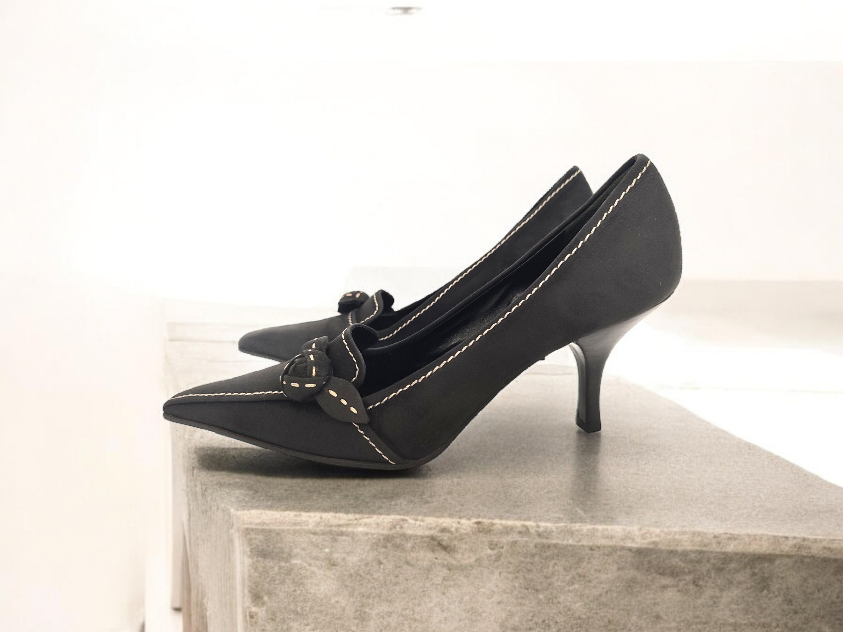 PRADA Vintage Black Leather Pointed Toe Pumps With Floral