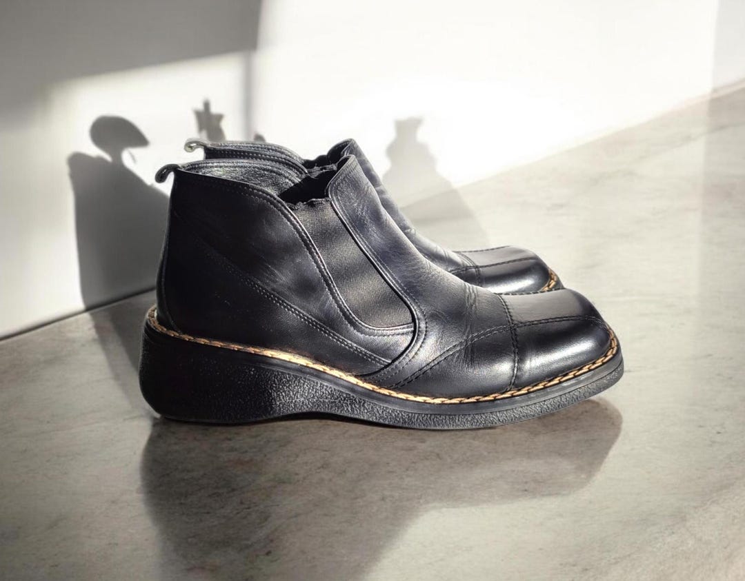 靴 vintage square toe leather shoes Vintage 90s/Y2K Versace Tan Leather Square Toe Dress Shoes