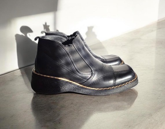 90's Vintage Square Toe Flat Ankle Chelsea Boots Black
