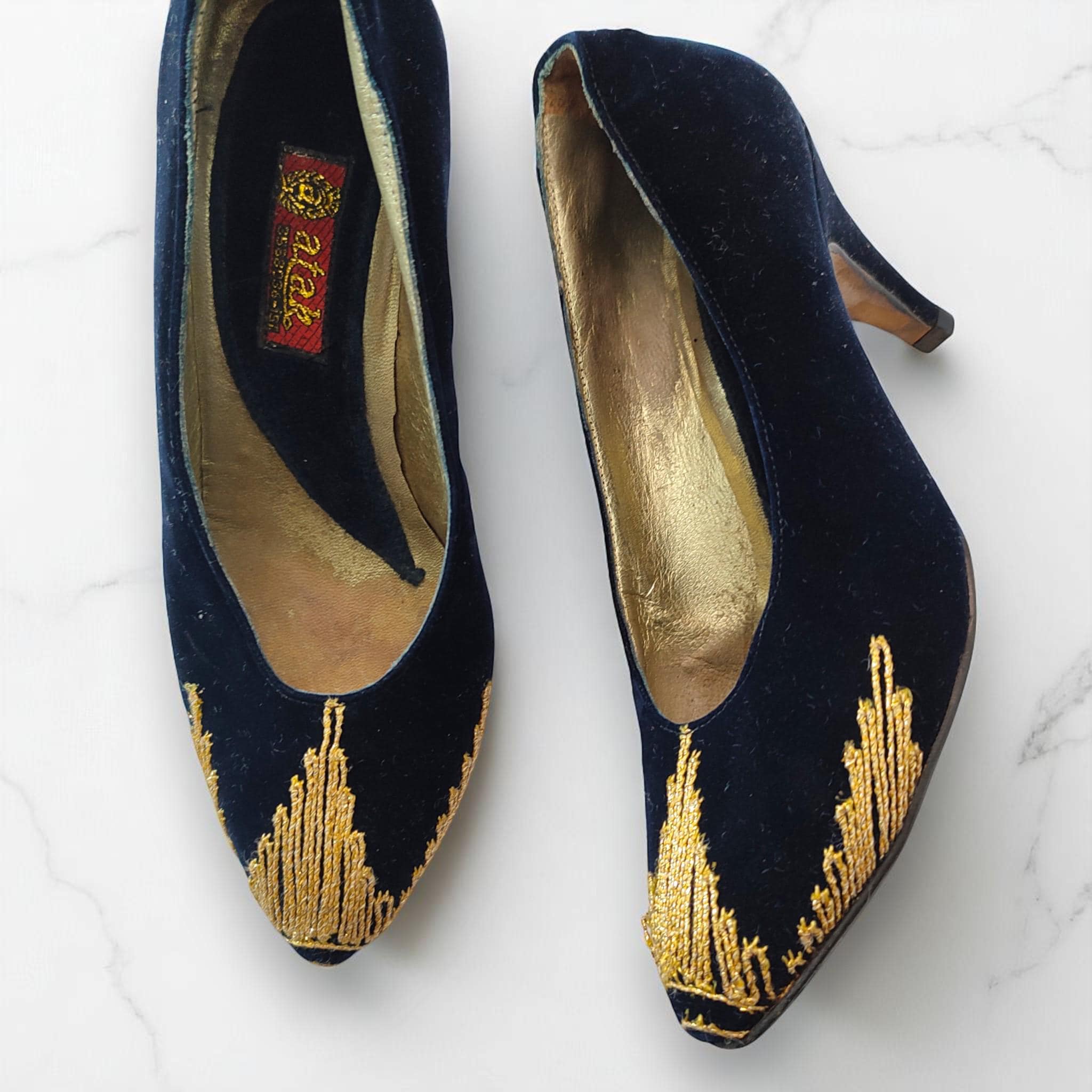 70's Vintage Faux Leather Black Pumps Gold Embelished Slip On Heels Handmade Rare Heels Eu35-Us5