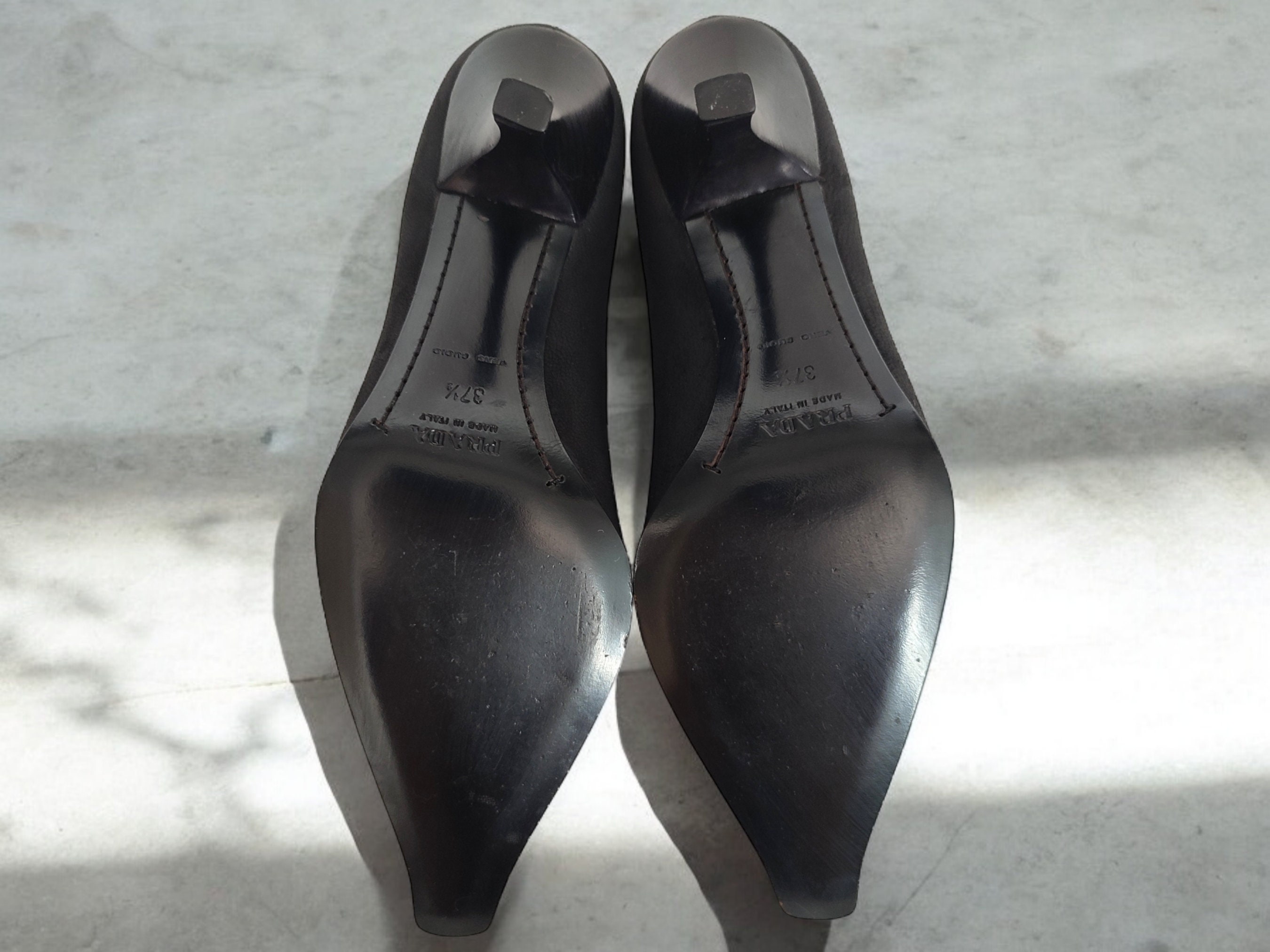 PRADAパンプス37 PRADA Vintage Black Leather Pointed Toe Pumps With Floral