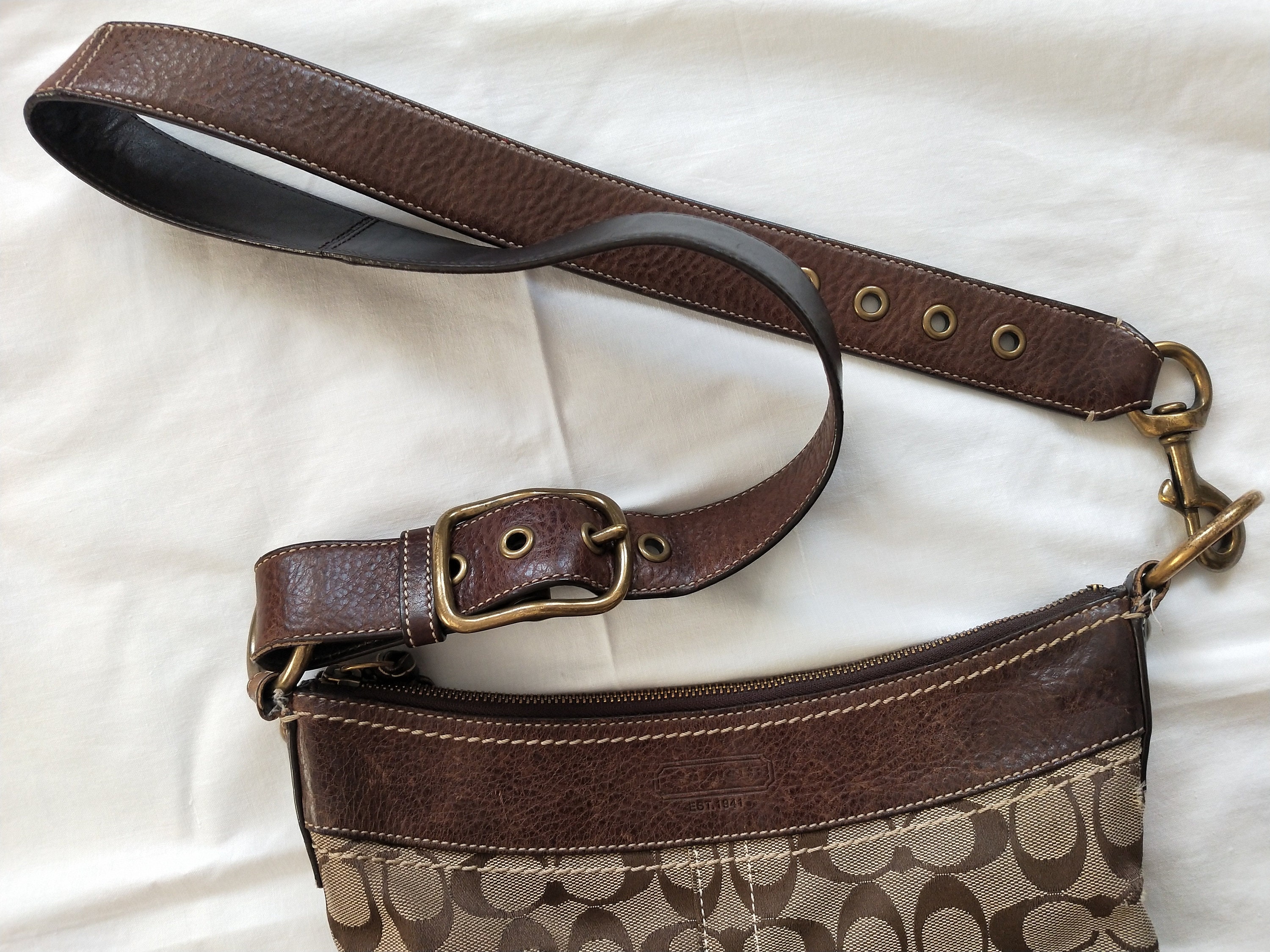 Buy the Small Brown Handbag | GoodwillFinds