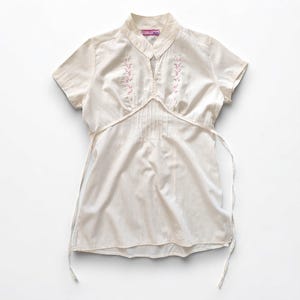 Vintage Kurzarm Pyjama Top Bluse asiatischer Stil bestickt Gürtel Pyjama Top 70er 80er 90er Jahre Pyjama Tops