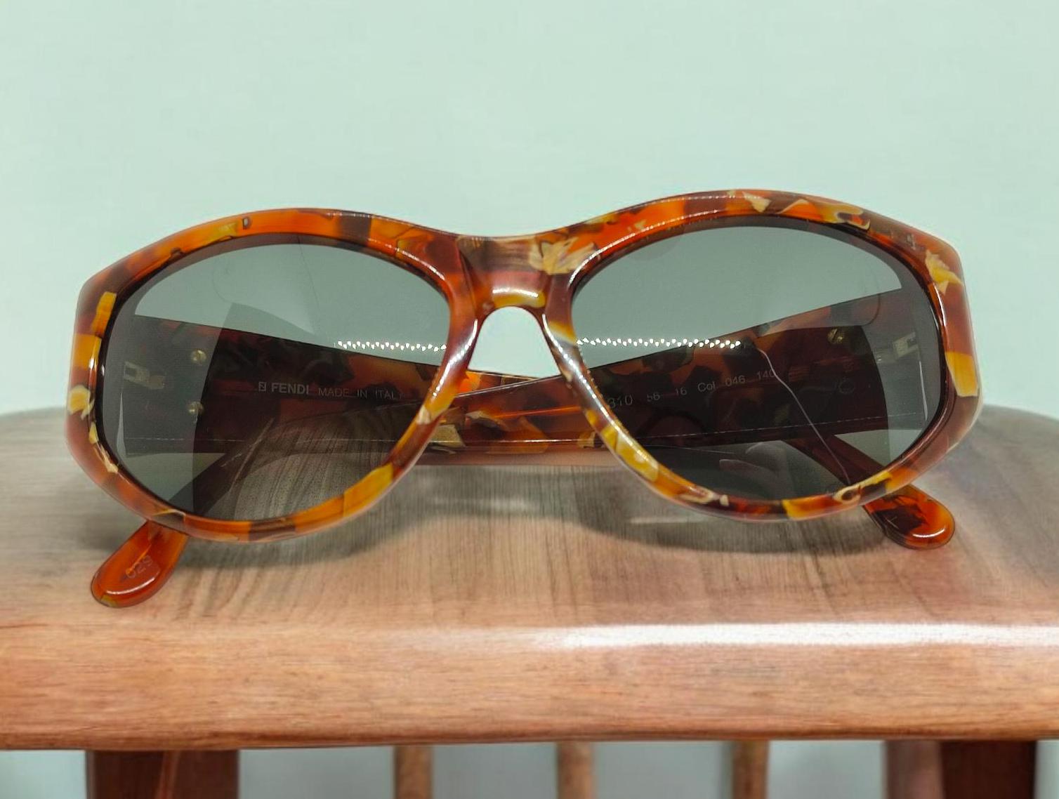 FENDI Vintage Amber Tortoise Sunglasses With Gold Logo, 90 display picture 2