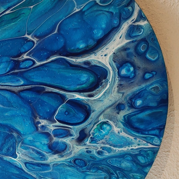 Acrylic painting, pouring, blue, round
