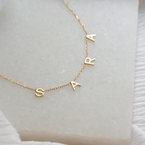 Collar personalizado con letras espaciadas en oro de 14 quilates, joyería con nombre personalizado en plata de ley 925, collar con nombre satélite, gargantilla con letras