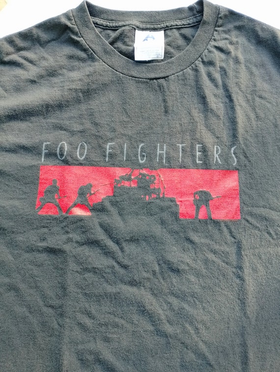 Vintage 2003 Foo Fighters One by One Tour T Shirt Size L W 21.5