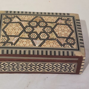 Scatola portagioie vintage in legno khatam anni '70 - Intarsi geometrici madreperla (16x10x5cm)
