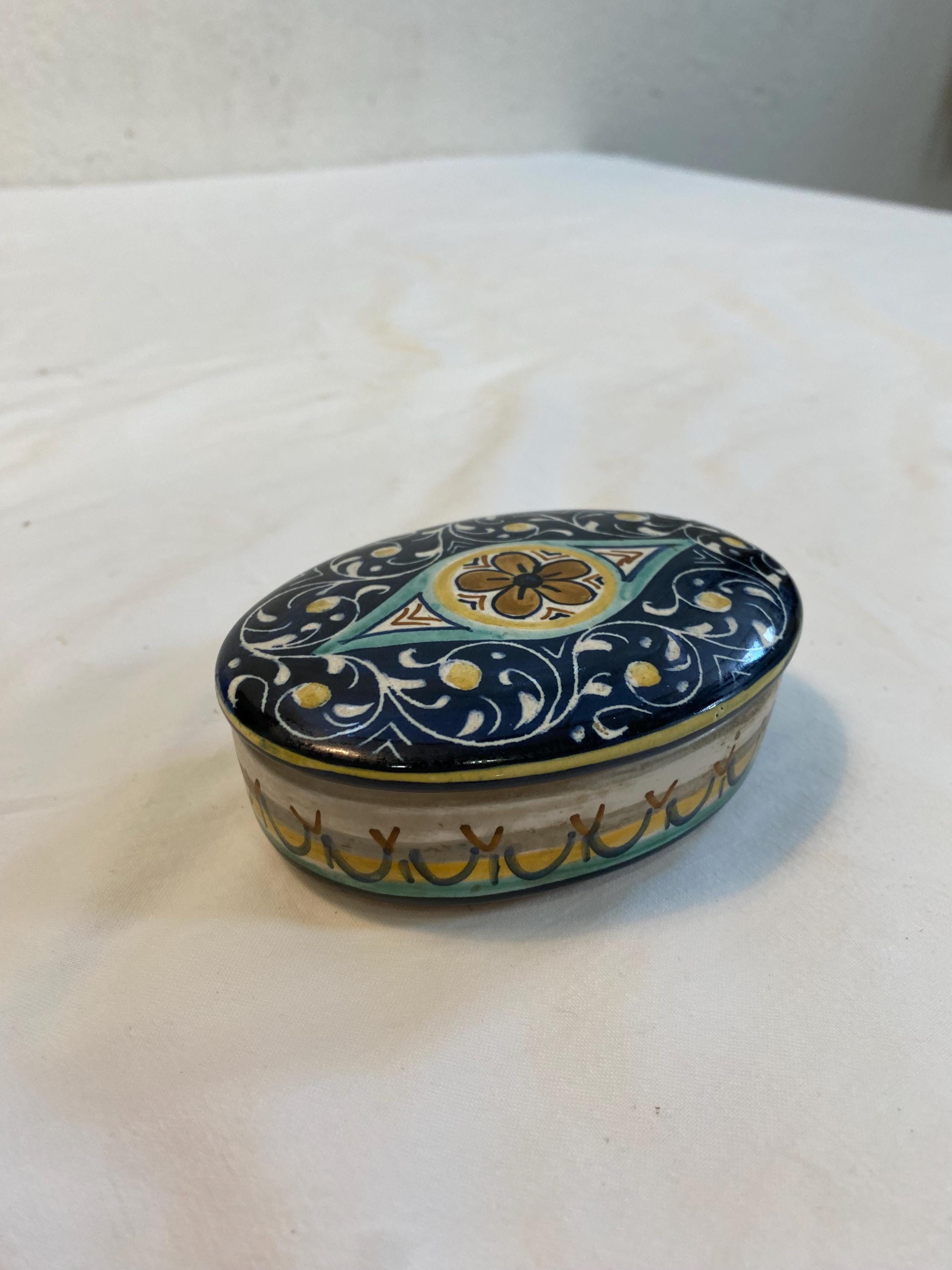 Scatola in ceramica SARP Castelli 1993  decorata a mano, 12x8 cm, scatolina portaoggetti vintage artistica porta gioielli dipinto da maestri