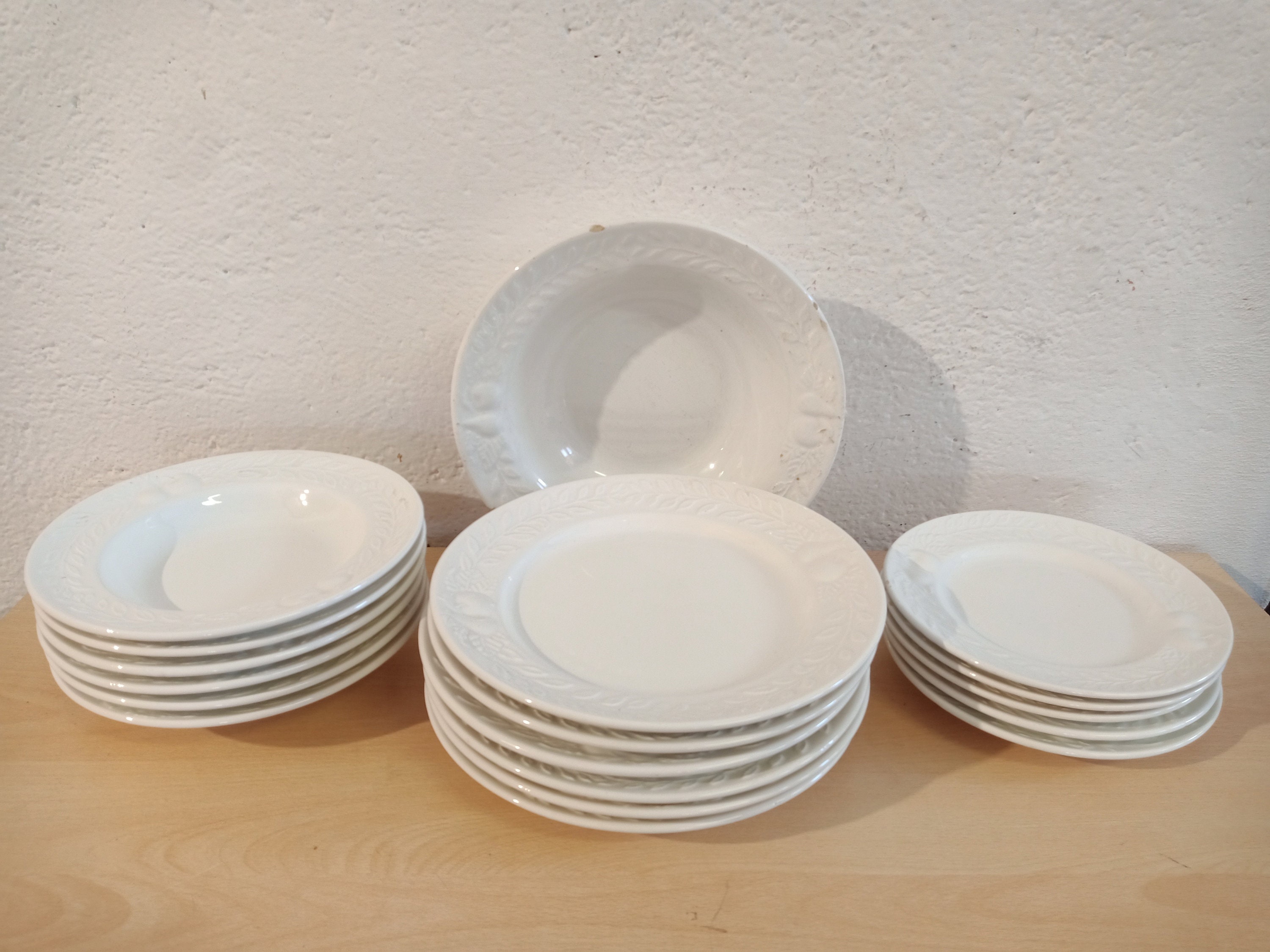 Set 6 Piatti Da Torta/insalata In Porcellana 21 Cm - Motivo A Quadrifoglio In Rilievo, Bordi Dentellati, Lavabili In Lavastoviglie E Microonde