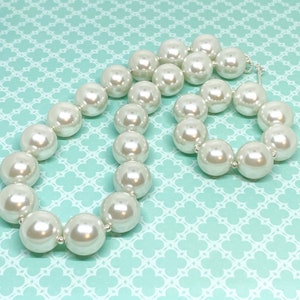 Pearl Bubblegum Necklace, White Chunky Necklace, Large Pearl Necklace, Flower Girl Jewelry, Baby Girl White Necklace, Chunky Pearl Bracelet