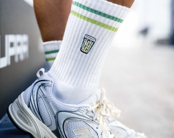 Wine spritzer socks for wine lovers • Embroidered organic cotton sports socks for men & women • Fun tennis socks with a Palatinate motif