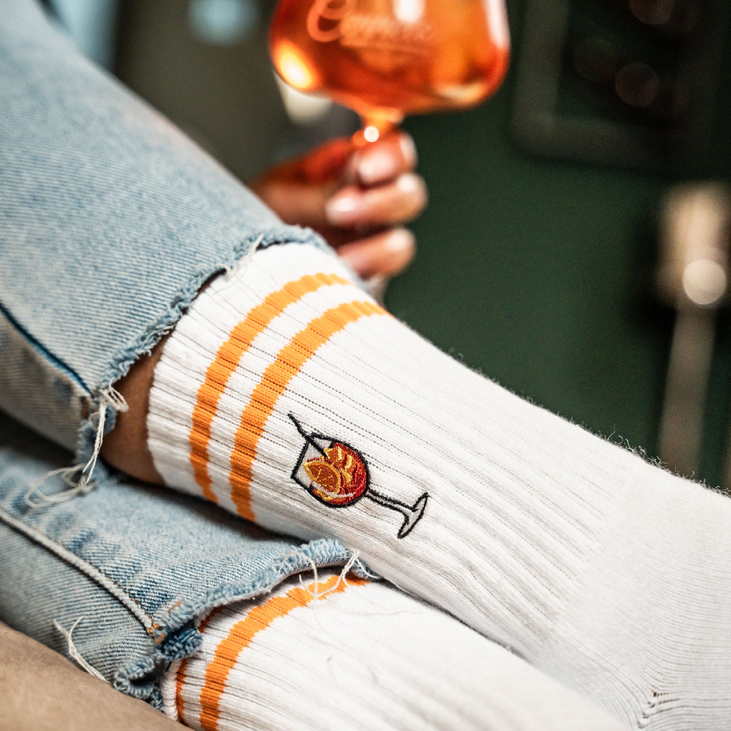 Kit Aperol Spritz – 4 Accessoires Festifs (casquette Brodée, Lunettes Cœur, Chaussettes, Boucles D’oreilles) – Cadeau Anniversaire Ou Noël