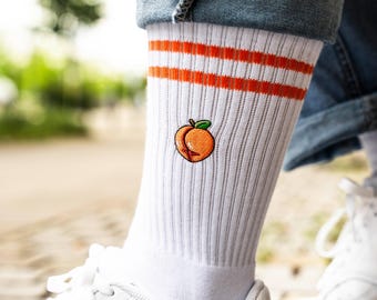 Peach socks for fitness fans • Embroidered organic cotton sports socks for women & men • Funny tennis socks with peach motif