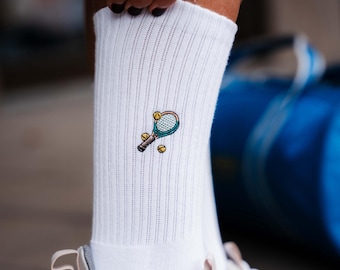 Tennis socks for sports fans • Embroidered organic cotton sports socks for women & men • Fun tennis socks with ball sports motifs