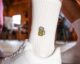 Beer socks for Munich fans • Embroidered organic cotton sports socks for women & men • Funny tennis socks with beer mug motif