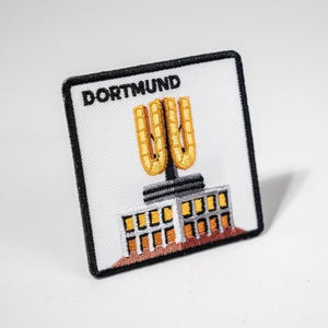 Dortmund U Patch für Dortmund Fans • Bestickter, quadratischer Patch zum Aufbügeln oder Aufnähen • Reise-Accessoire für Damen & Herren