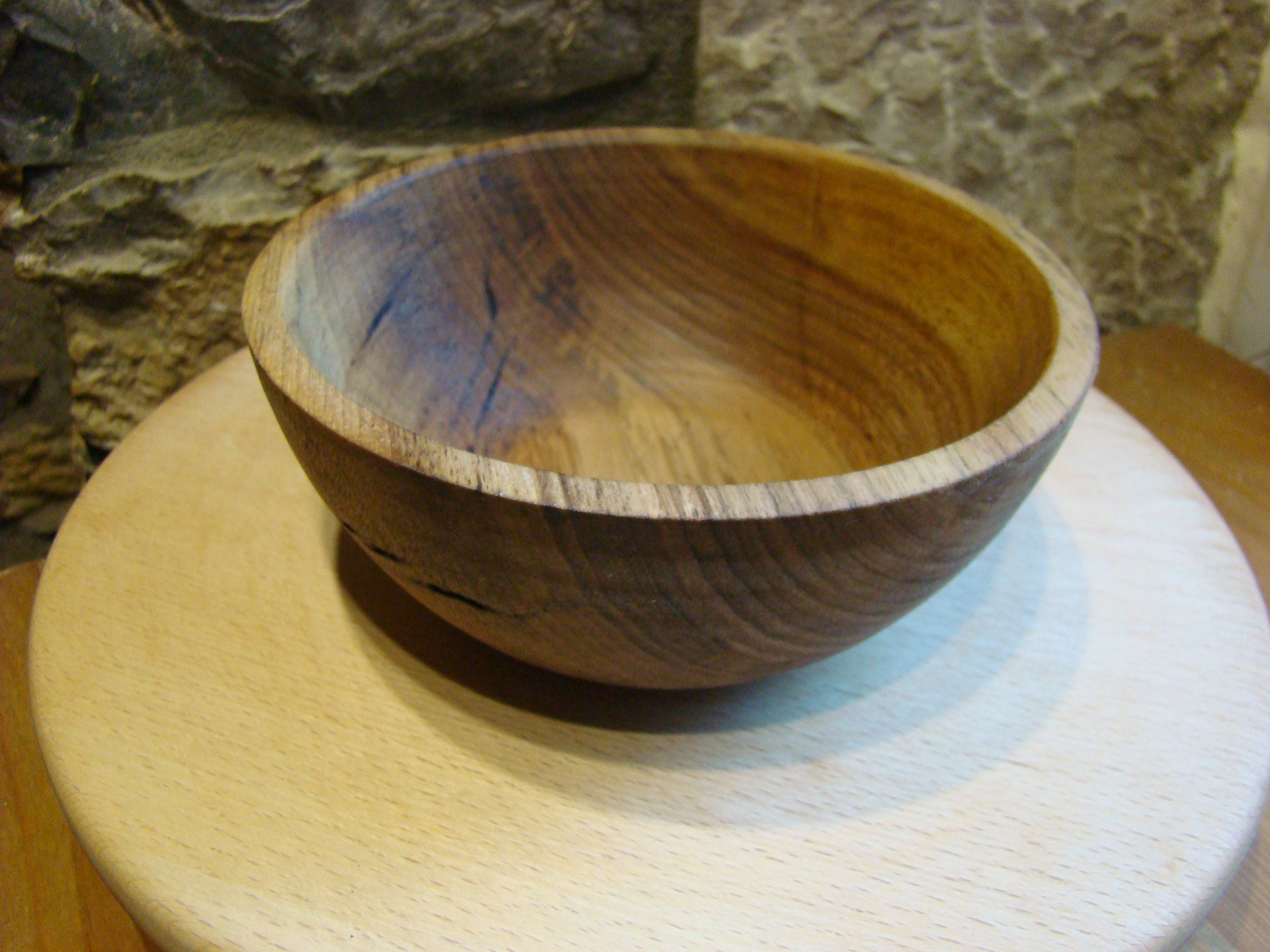 Bol en Bois de Noyer Fait A La Main sur Un Tour Finition Huile Alimentaire