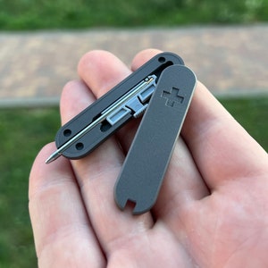 Victorinox 58mm minichamp pen slot Titanium Scales sac