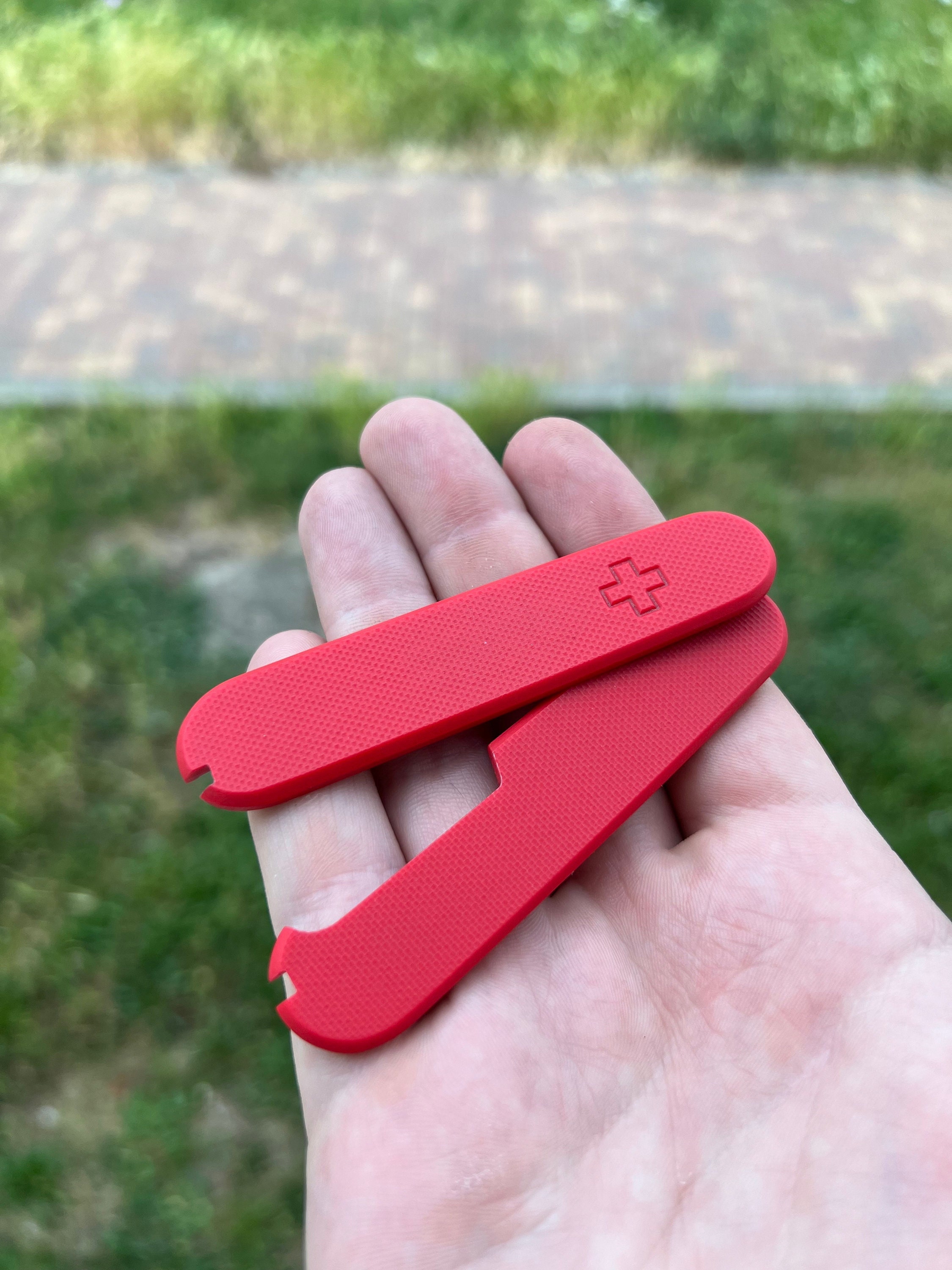 Victorinox g10 scales hotsell