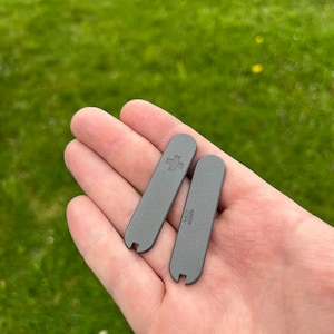Victorinox 58mm Titanium Scales sac