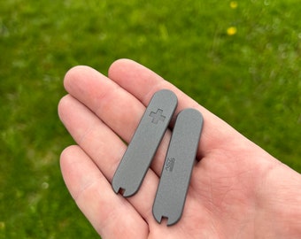 Victorinox 58mm Titanium Scales sac
