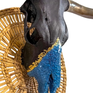 Tempered Glass Longhorn Skull: Modern Bar Art, Luxury Collector&#39;s Piece