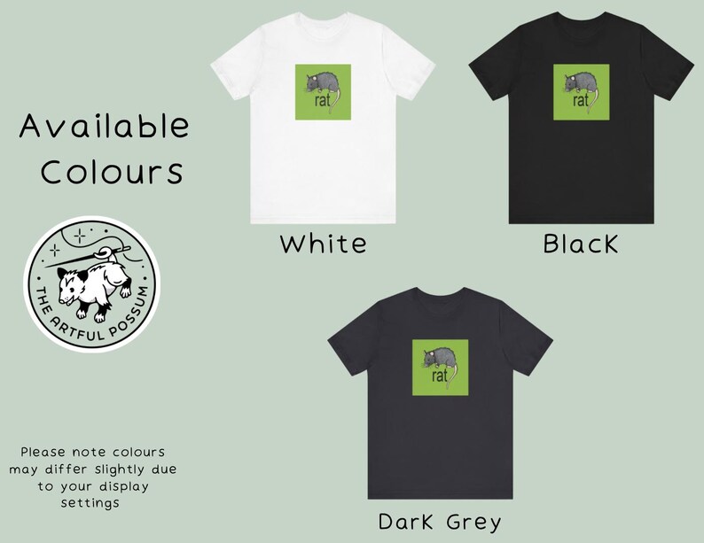 Puede incluir: Tres camisetas en blanco, negro y gris oscuro con un gr&aacute;fico cuadrado verde de una rata con la palabra "rat" impresa debajo. El gr&aacute;fico est&aacute; centrado en la parte delantera de cada camiseta.