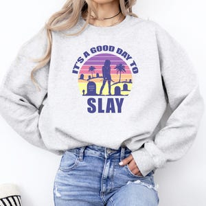 Sudadera de cuello redondo unisex con estampado de Buffy, estilo minimalista y bocetos artísticos.