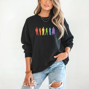 Sudadera de cuello redondo con siluetas de arcoíris de edición limitada de BtVS / Top unisex Buffy Scoobies PRIDE Loungewear