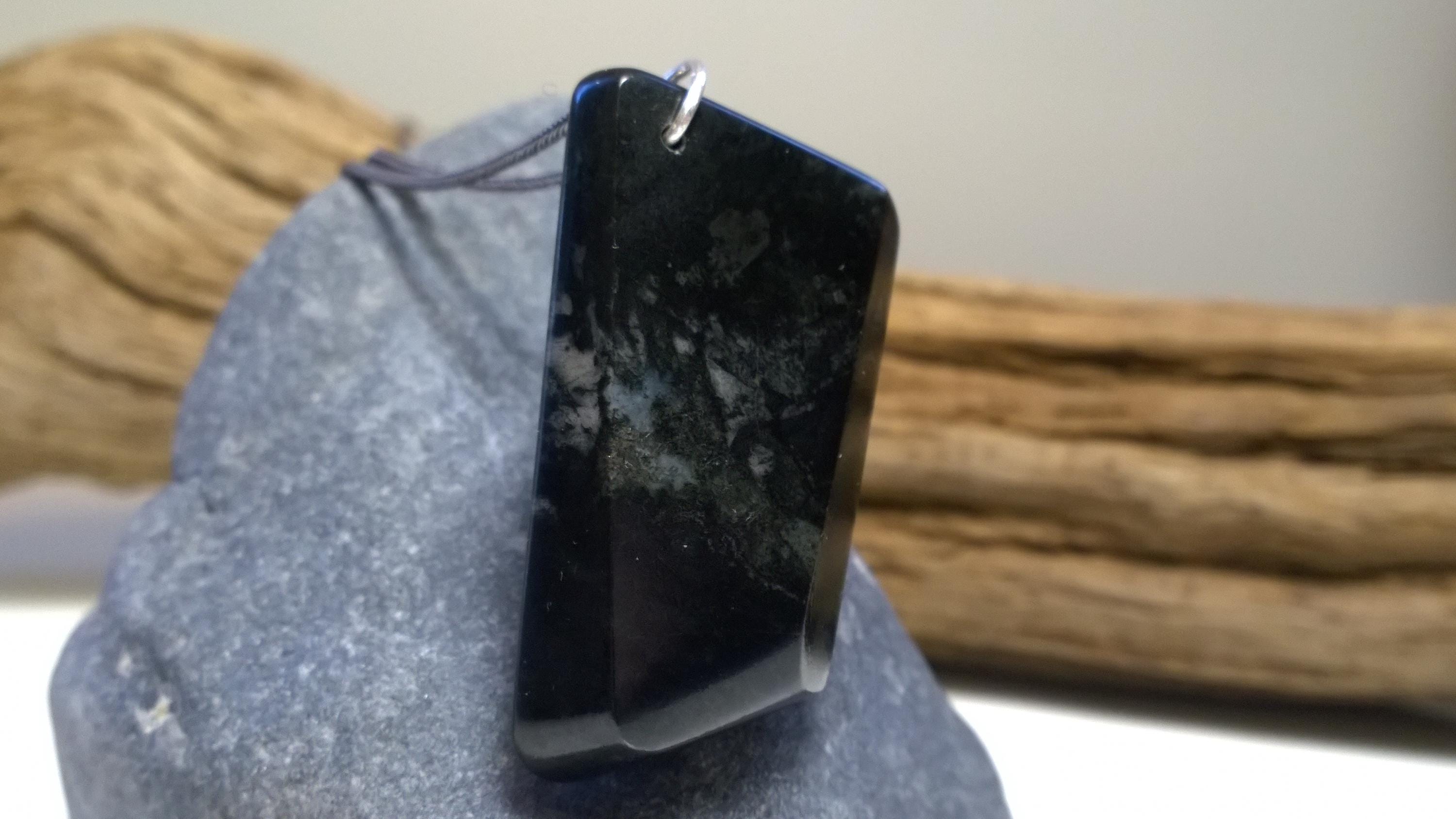 中国の石を加工して作られた装飾品 中国の石を加工して作られた装飾品