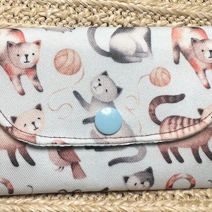 Tarjetero Feline Fashion: Perfectamente chic con nuestro diseño inspirado en los gatos