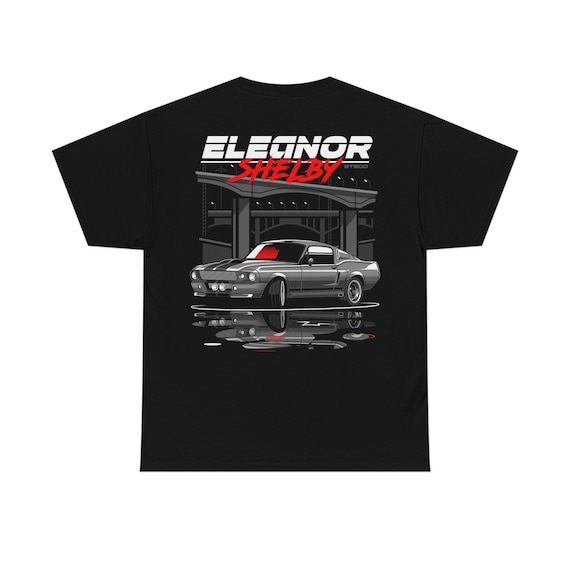Maglietta T-Shirt In garage a sistemare l'auto