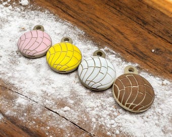 Concha Bread AirTag Holder Keychain, Pan Dulce Apple AirTag Case