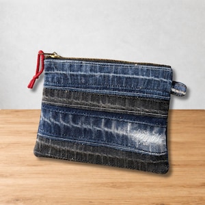 Mini Tasche aus Jeans Patchwork – handgemachtes Etui aus Denim Streifen, Upcycling Design, kleine Aufbewahrung – Denim Unikat