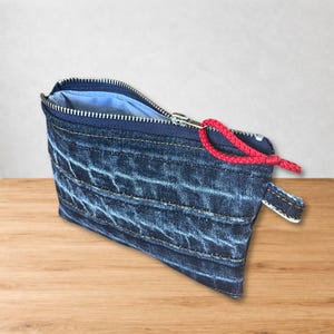 Mini Tasche aus Jeans Patchwork – handgemachtes Etui aus Denim Streifen, Upcycling Design, kleine Aufbewahrung – Denim Unikat
